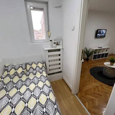 Cozy In Downtown Apartment Belgrade
